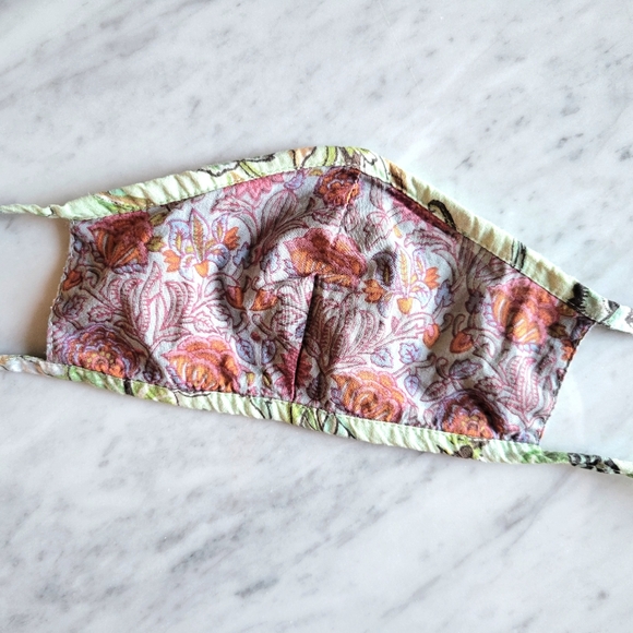 🤎 Free Gift With Purchase From My Closet! - Picture 2 of 3